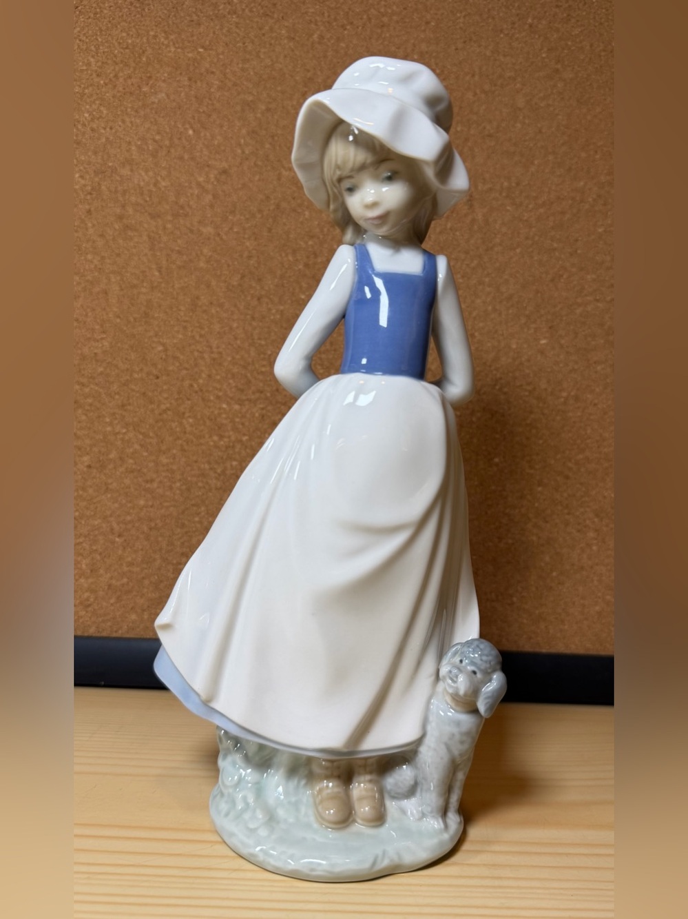 NAO By Lladro Spain Porcelain Figurine Vintage 9” Cheer Me Up Girl Poodle Feet